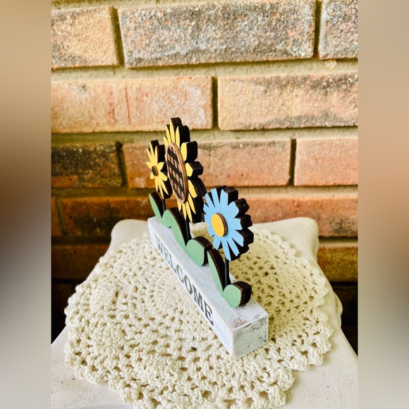 *Welcome Triple Flower Shelf Sitter - Picture 4 of 14